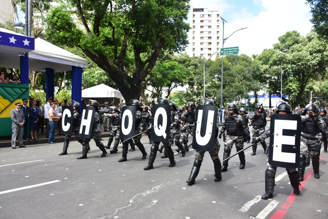 Polícia Militar desfila com nova padronização de uniforme e viatura