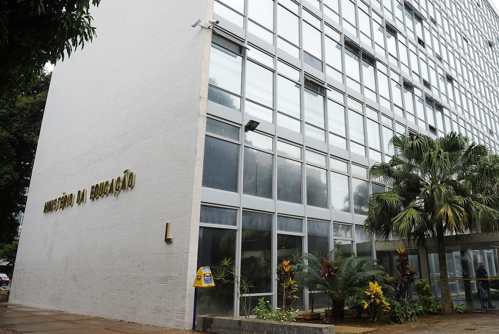 MEC pune cursos de medicina por baixo desempenho e afeta...